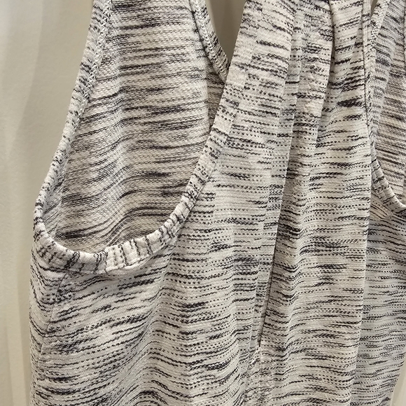 Lululemon Split Back Workout Top - Picture 6 of 8